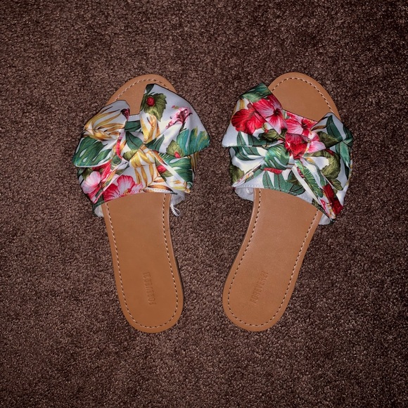 Forever 21 Shoes - New flower flip flops
